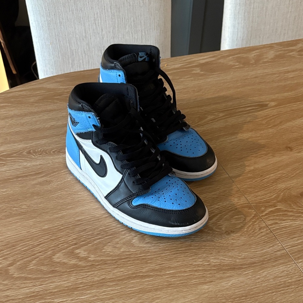 Nike Air Jordan High-Tops in Black and Blue